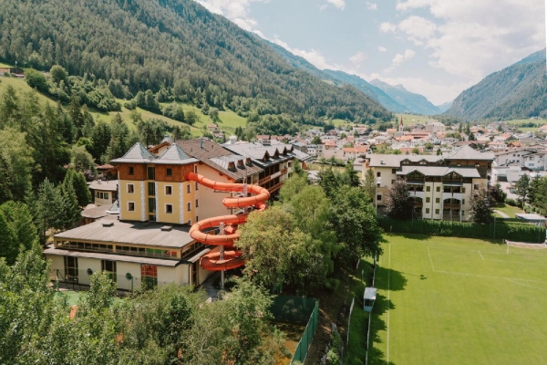 Hotel exterior © Pale Manuel