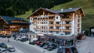 Hotel Exterior 