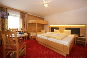 Double with 2 possible extra beds Room Altachhof 