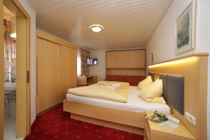 Double with 2 possible extra beds Room Altachhof 