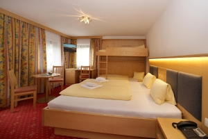 Double with 2 possible extra beds Room Altachhof 