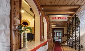 Reception & Lobby 