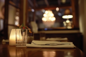 Restaurant © Depositphotos