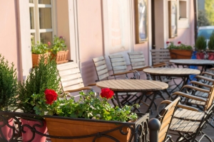 Restaurant © Depositphotos