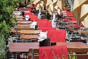 Restaurant © Depositphotos