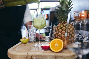 Bar  Bar